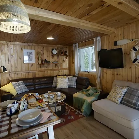 Sosnowy Zakatek - Wakacyjny Nad Jeziorem W Lesie Holiday home Tuczno