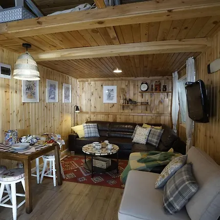 Sosnowy Zakatek - Wakacyjny Nad Jeziorem W Lesie Holiday home Tuczno