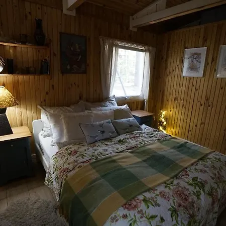 Sosnowy Zakatek - Wakacyjny Nad Jeziorem W Lesie Feriehus Tuczno (Walcz)