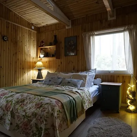 Holiday home Sosnowy Zakatek - Wakacyjny Nad Jeziorem W Lesie Tuczno