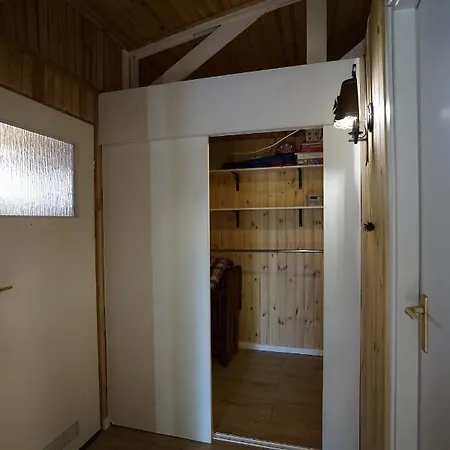 Holiday home Sosnowy Zakatek - Wakacyjny Nad Jeziorem W Lesie *